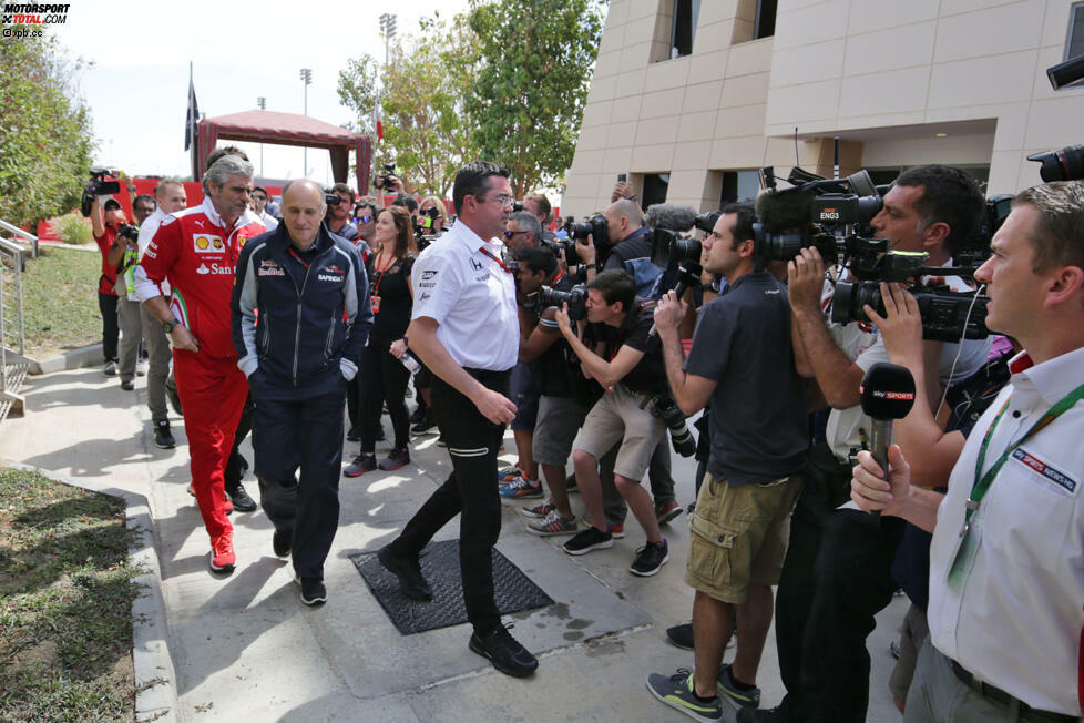 Das wäre dann wohl Todt, der das bewährte Format gar nicht mehr zur Abstimmung stellen will. FIA, Bernie Ecclestone und Teams einigen sich beim eineinhalbstündigen Meeting am Sonntagmorgen nur auf den nächsten Termin: Donnerstag, 7. April. Wolff beschreibt die Situation mit einem Wort: 