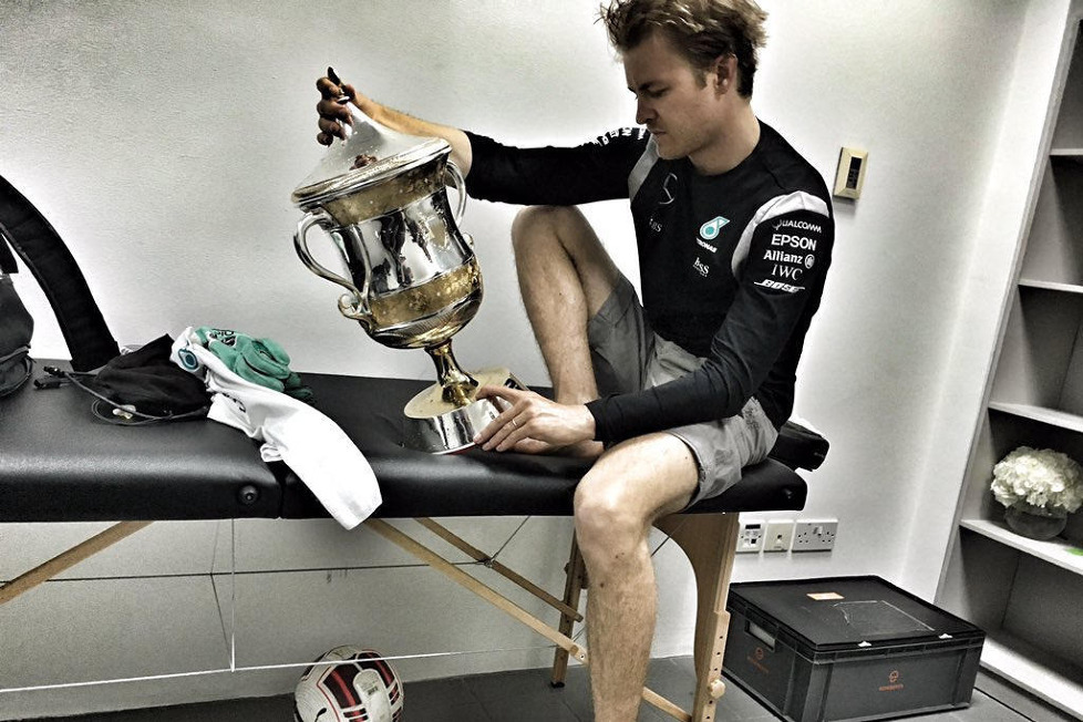 Was in Bahrain sonst noch geschah: Rosbergs Replika-Pokal, Socken von Scheich Hamilton und Pyjama in der First Class