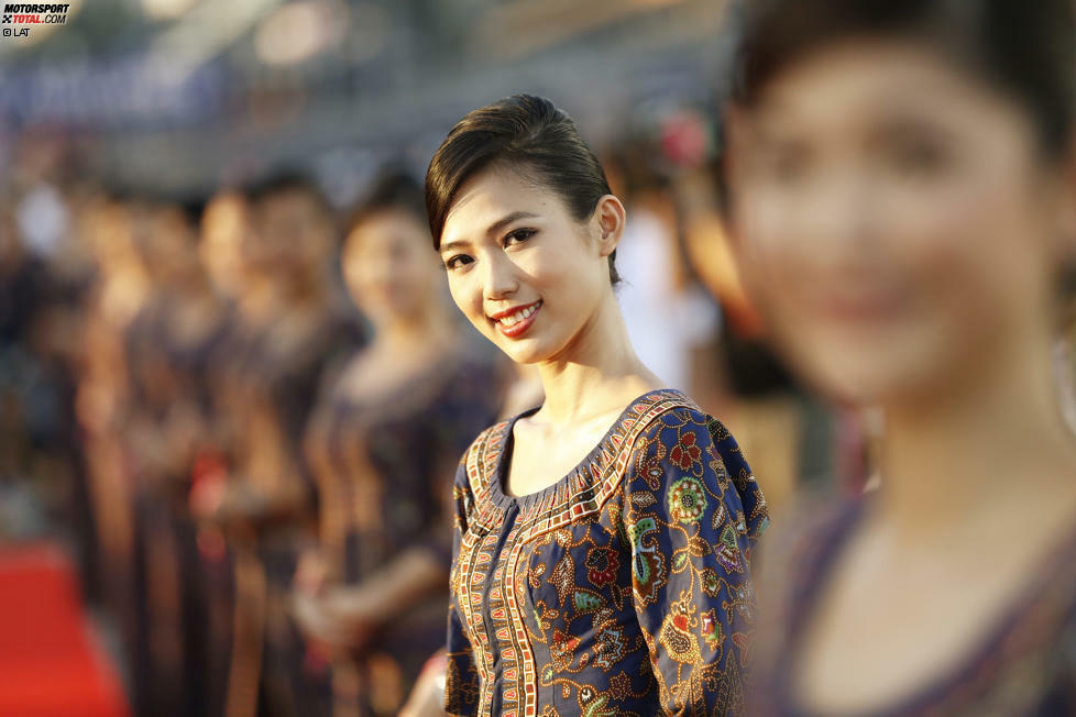 An zu wenig schönen Frauen kann der Zuschauerschwund wohl nicht liegen, denn von denen gibt's in der südostasiatischen Metropole immer noch genug.