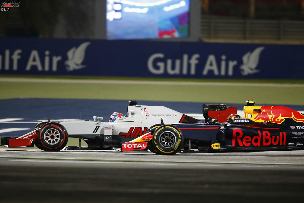 Technikchef Günther Steiner kann sich das Lächeln nicht verkneifen, als Romain Grosjean mit den Supersofts fliegt und Stars wie Ricciardo und Massa alt aussehen lässt. Der Haas-Pilot ist zwischenzeitlich sensationell Vierter, wird am Ende Fünfter. 
