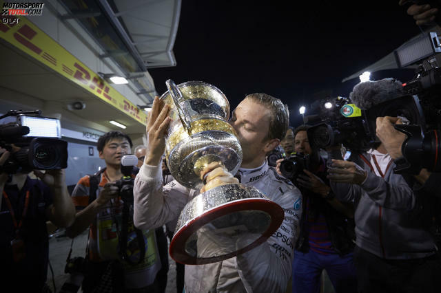 Läuft! Zweiter Sieg im zweiten Rennen für Nico Rosberg. Gutes Omen: Die letzten vier Bahrain-Sieger wurden anschließend Weltmeister. Und Fahrer, die fünf Rennen hintereinander gewonnen haben, aber nie Weltmeister wurden, hat es in der Formel-1-Geschichte überhaupt noch nie gegeben. Läuft! Zweiter Sieg im zweiten Rennen für Nico Rosberg. Gutes Omen: Die letzten vier Bahrain-Sieger wurden anschließend Weltmeister. Und Fahrer, die fünf Rennen hintereinander gewonnen haben, aber nie Weltmeister wurden, hat es in der Formel-1-Geschichte überhaupt noch nie gegeben.