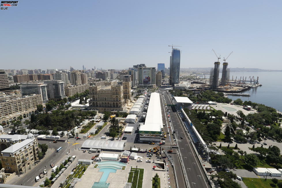 Nach dem Eurovision Song Contest und dem Europaspielen erhält die Formel 1 in der Hauptstadt einen spektakulären Schauplatz. Der Baku City Circuit aus der Feder des Aacheners Hermann Tilke ist mit 6,003 Kilometern nicht nur die zweitlängste Strecke im Kalender, sondern auch eine der schnellsten und der engsten Bahnen.
