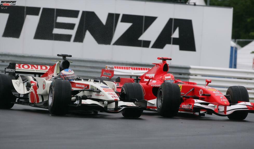 #5: Ungarn 2006. Vom 14. Startplatz kommend überholte Button in der ersten Runde drei Gegner, Nick Heidfeld in der zweiten, David Coulthard in der dritten, Felipe Massa in der vierten. Nach sieben Runden war Michael Schumacher dran. Weil bei Fernando Alonso ein Rad locker wurde, hatte Button leichtes Spiel. Es war sein erster Sieg.