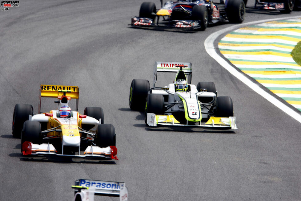 #11: Brasilien 2009. Wegen überhitzender Hinterreifen qualifizierte sich Button an 14. Stelle, während Teamkollege Rubens Barrichello auf Pole-Position stand. Aber Button fuhr ein blitzsauberes Rennen mit tollen Überholmanövern. Barrichellos Reifenschaden wäre wohl nicht nötig gewesen, um seinen ersten und einzigen WM-Titel zu fixieren.