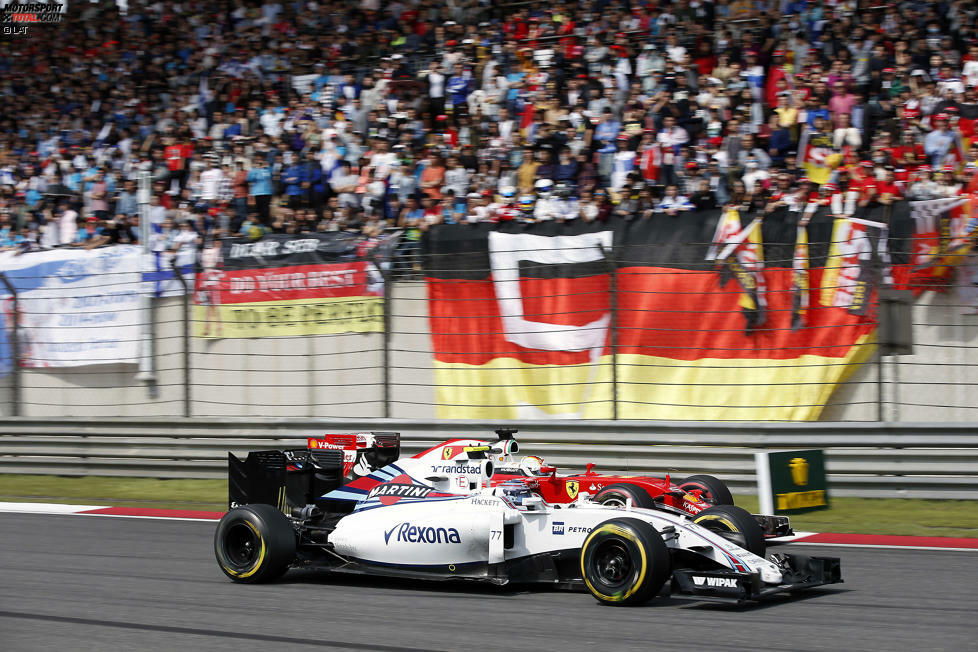 In der elften Runde schnappt sich Vettel Williams-Pilot Valtteri Bottas und ist schon Achter. Dabei beschädigt er sich erneut den Frontflügel, was er jedoch nicht einmal merkt und laut Ferrari-Simulationen kein Problem ist. Tatsächlich fährt er kurz darauf die bis dahin schnellste Runde im Rennen.