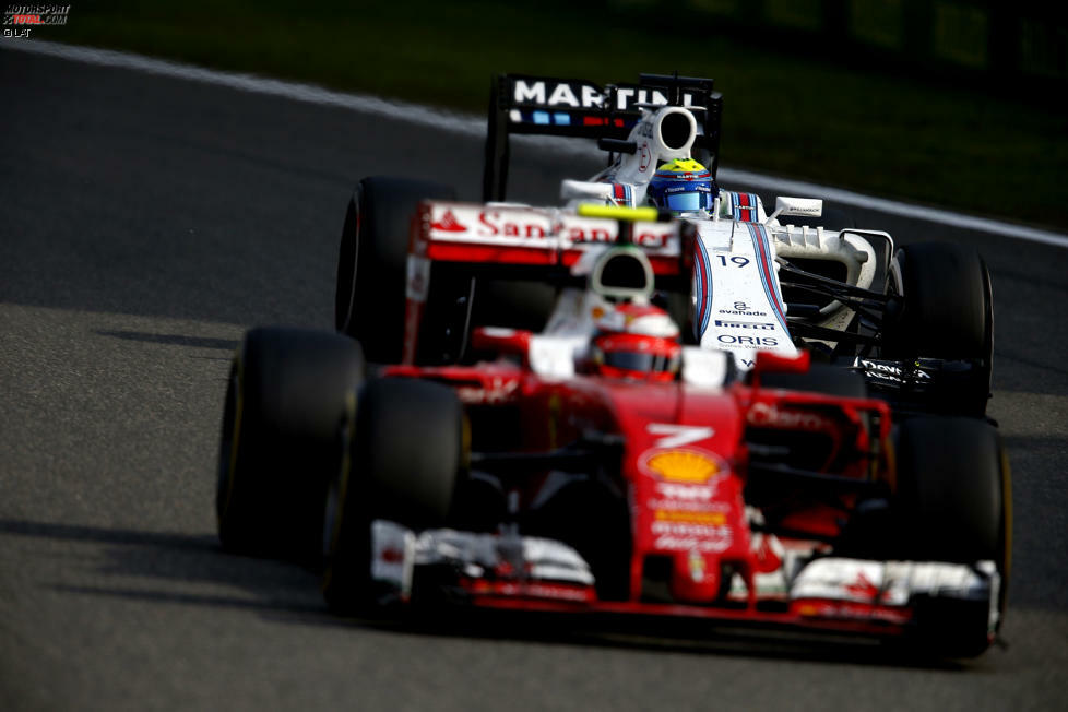Ebenfalls furios in der Schlussphase: Räikkönen schnappt sich erst seinen alten Bekannten Bottas, dann Hamilton, dessen Reifen langsam nachlassen, schließlich auch noch Massa - und wird Fünfter. Dabei ist er nach seinem letzten Boxenstopp nur als Zwölfter auf die Strecke gekommen, zu dem Zeitpunkt rund 15 Sekunden hinter Massa.