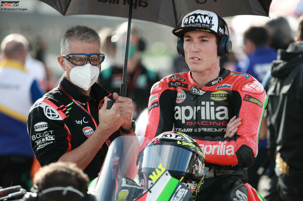 #3: Aleix Espargaro (236 Starts): Auf unterlegenen CRT-Bikes macht sich der Spanier einen Namen. Dann wechselt er zu Suzuki, als die Japaner in die MotoGP-WM zurückkehren. Nach zwei Jahren verabschiedet er sich zu Aprilia. Dort leistet er jahrelang Aufbauarbeit, bevor ihm 2022 der erste Sieg gelingt. Seither sind weitere Siege dazugekommen. Ein Karriereende ist noch nicht in Sicht.