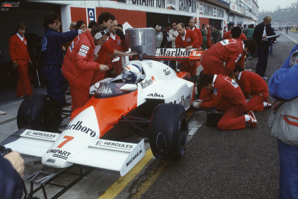Niki Lauda und Alain Prost machen den WM-Titel 1984 unter sich aus. Die beiden gewinnen im MP4/2 satte 12 von 16 Saisonrennen und feiern dabei vier Doppelsiege. Randnotiz: Das ansonsten dominante Auto holt lediglich drei Pole-Positions, allesamt durch Prost, weil McLaren als einziges Topteam keine speziellen Qualifyingmotoren einsetzt.