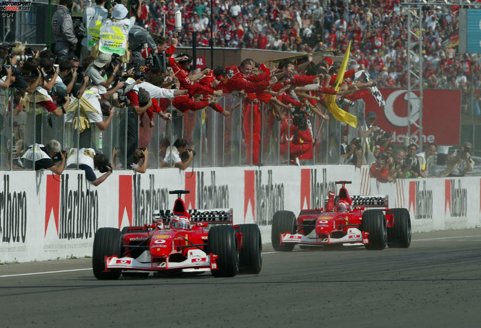 Ferrari startet mit dem F2001B in die Saison 2002 und bringt den Nachfolger erst später. Dann fährt der F2002 aber alles in Grund und Boden und gewinnt bei 15 Einsätzen 14-mal! Die sensationelle Siegquote von 93 Prozent sinkt jedoch später, weil das Auto auch Anfang 2003 noch viermal zum Einsatz kommt und da nur einen weiteren Sieg holt.