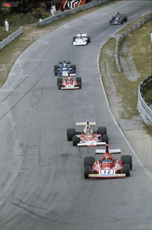 Emerson Fittipaldi liegt 1974 drei Rennen vor Schluss hinter Clay Regazzoni, Jody Scheckter und Niki Lauda sogar nur auf Rang vier. Doch der Brasilianer nutzt das Ausfallpech der Konkurrenz und fährt mit den Rängen eins, zwei und vier noch zum Titel.