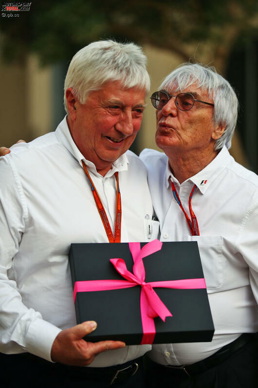 Begonnen hat Blash einst als Mechaniker im Brabham-Team. Sein Chef damals: Bernie Ecclestone. Von dem gibt's ein Küsschen und ein Geschenk zum Abschied. Was drin ist, entzieht sich unserer Kenntnis.