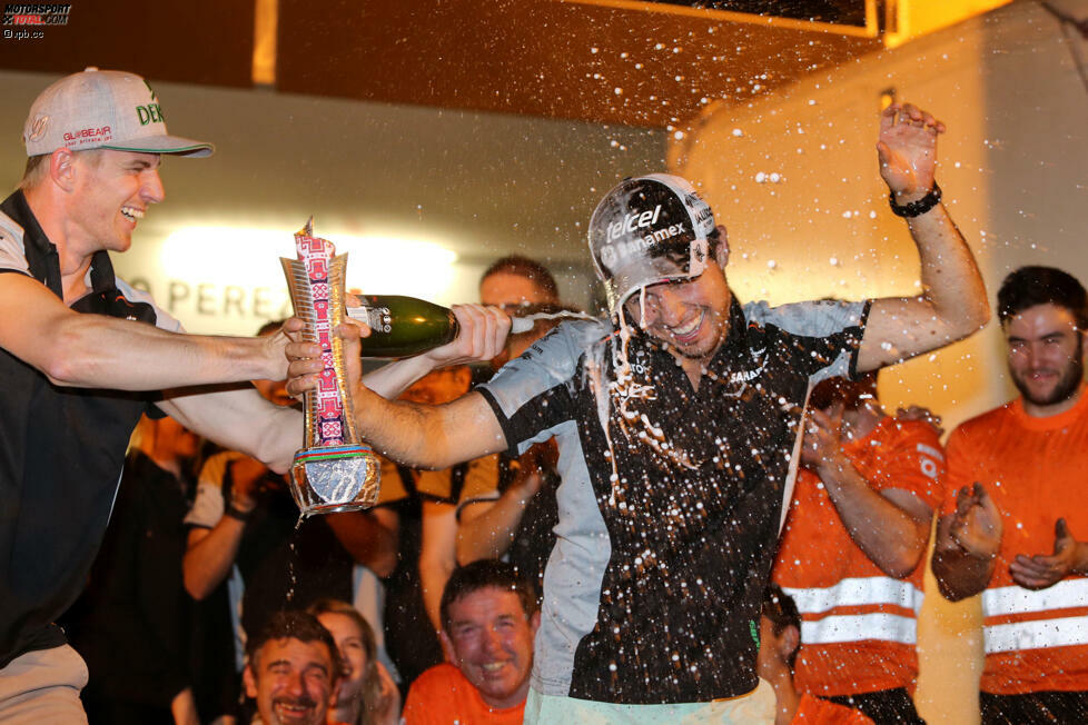 Apropos trinkfreudig: Sergio Perez wird von Nico Hülkenberg übergossen - und man kann davon ausgeen, dass der Mexikaner am Sonntagabend noch die Hotelbar im Hilton unsicher gemacht hat. Es ist Perez' viertes Podium auf Force India. Hülkenberg hat noch keins.