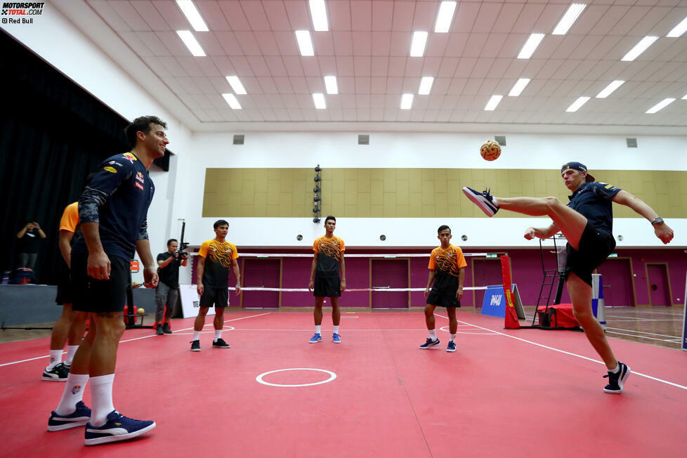 Eher ein PR-Gag ist das Fußvolleyball-Match am Donnerstag. Sepak Raga heißt der in Asien äußerst populäre Sport. Man würde es nicht glauben: Seit 2005 gibt es davon auch eine Euro-Series!