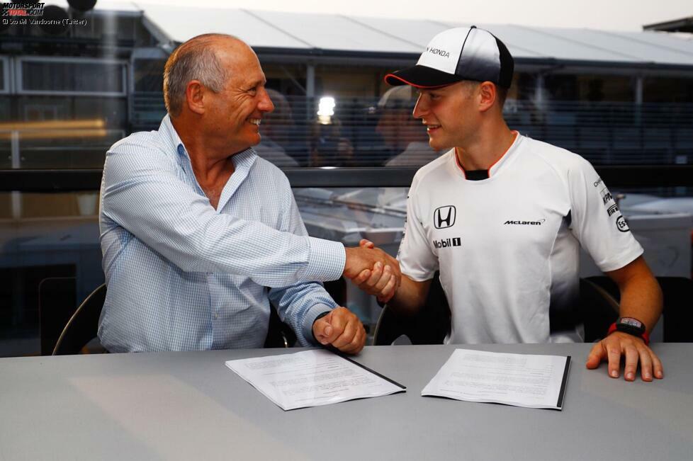 Nach Falten sucht man bei Nachfolger Stoffel Vandoorne, zarte 24 Jahre jung, vergeblich. Er darf am Tag von Buttons Sabbatical-Bekanntgabe seinen McLaren-Vertrag unterschreiben. 