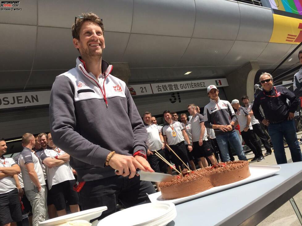 Am Sonntagmorgen schneidet Romain Grosjean die Torte zu seinem 30. Geburtstag an. Ausgerechnet in Schanghai schreibt er aber die erste Null seiner Saison 2016 an. Der Haas-Teamleader ärgert sich über die Kollision in der ersten Kurve: 