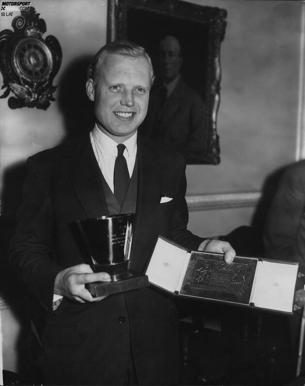 Den Anfang macht Mike Hawthorn, Großbritanniens erster Weltmeister. Hawthorn holt 1958 mit Ferrari seinen ersten und einzigen Formel-1-Titel und kündigt danach seinen Rücktritt an. Doch auch ohne diesen hätte er seinen Titel im kommenden Jahr nicht verteidigen können, ...