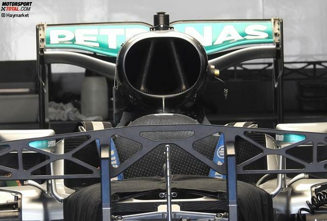 Mercedes kommt, wie immer gut vorbereitet, mit mehreren Heckflügel-Varianten nach Monza. Obwohl ein spezieller Monza-Flügel mit extrem flachem Profil entwickelt wurde, ist letztendlich nur der durchgebogene Baku-Flügel im Einsatz. Mercedes kommt, wie immer gut vorbereitet, mit mehreren Heckflügel-Varianten nach Monza. Obwohl ein spezieller Monza-Flügel mit extrem flachem Profil entwickelt wurde, ist letztendlich nur der durchgebogene Baku-Flügel im Einsatz.