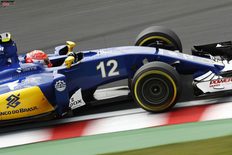 Das Sauber-Team entwickelt seit dem Longbow-Einstieg konsequent weiter. In Suzuka sind Unterboden-Endkanten, Barge-Boards und Splitter neu. Den größten Effekt versprechen sich die Schweizer vom neuen Unterboden. Die nach oben gebogenen Kanten sollen den Anpressdruck erhöhen.