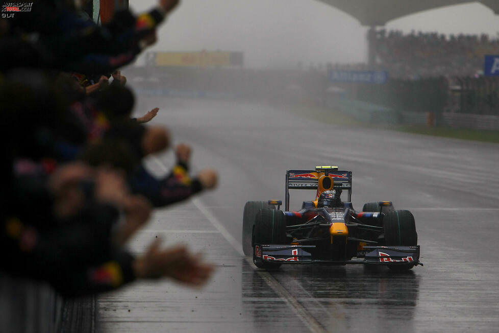 Red Bull holte auf dem Shanghai International Circuit seinen ersten Sieg und seine erste Pole - beides 2009 durch Sebastian Vettel. Gleichzeitig holte man durch den zweiten Platz von Mark Webber seinen ersten Doppelsieg. Seitdem holte das Team 15 weitere Doppelsiege - alle durch Vettel und Webber.