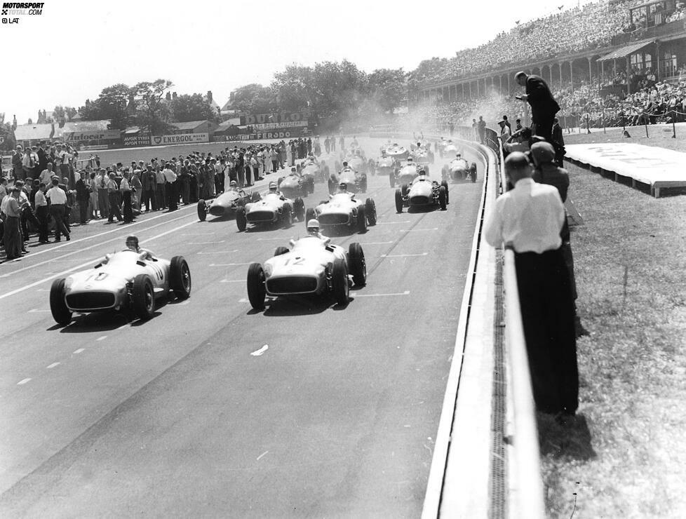 Das Rennen 2016 markiert die 50. Auflage des Großen Preises von Großbritannien in Silverstone. Aintree hat 1955, 1957, 1959, 1961 und 1962 Rennen ausgerichtet. Brands Hatch war zwischen 1964 und 1986 Austragungsort in geraden Jahren. Alle anderen Rennen fanden in Silverstone statt, so auch der erste WM-Lauf am 13. Mai 1950.