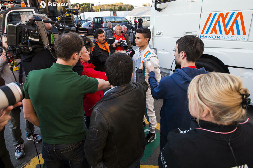 An diesem Wochenende werden drei Piloten zum ersten Mal an einem Grand Prix teilnehmen: Der Deutsche Pascal Wehrlein und der Indonesier Rio Haryanto werden für Manor an den Start gehen, der Brite Jolyon Palmer debütiert bei Renault. Haryanto wird zudem der erste Indonesier sein, der an einem Formel-1-Rennen teilnimmt.