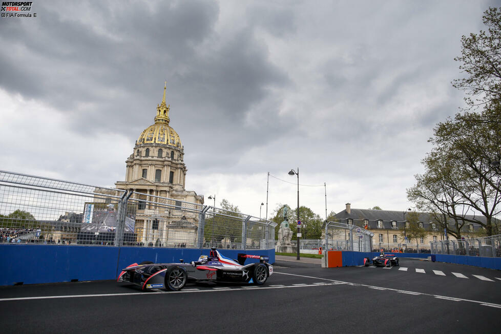 6. Paris (Frankreich) - 20. Mai 2017: Der ePrix in Sichtweite des Eiffelturms darf auch in der Saison 2016/2017 nicht fehlen. Nick Heidfeld & Co. werden auch im kommenden Jahr wieder um Napoleons Grab im Invalidendom fahren, nachdem die Premiere reibungslos ablief. Überholen dürfte allerdings auch diesmal schwierig werden.