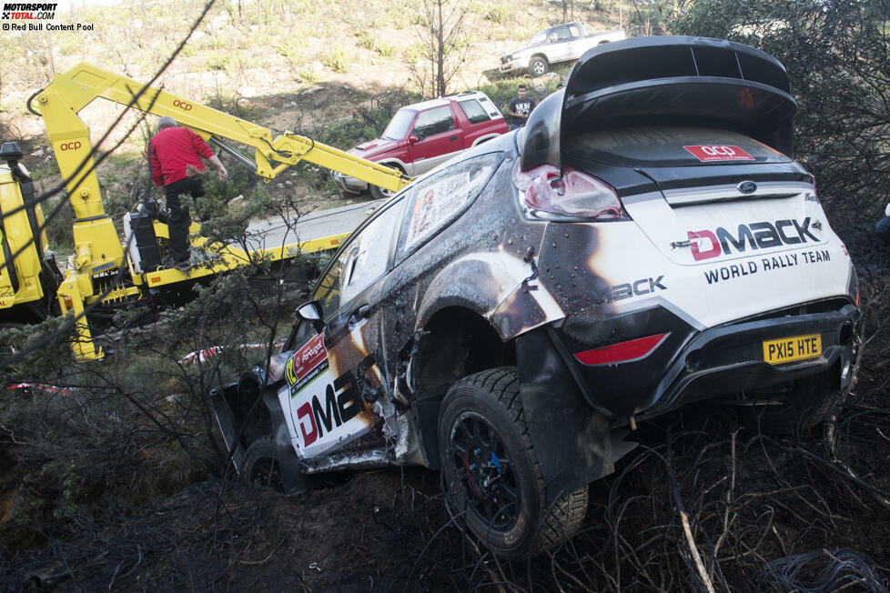 Kurz nach Paddon verunfallte an der gleichen Stelle auch Ford-Pilot Ott Tänak. Der Este konnte sein Auto aber vor dem Flammen retten.