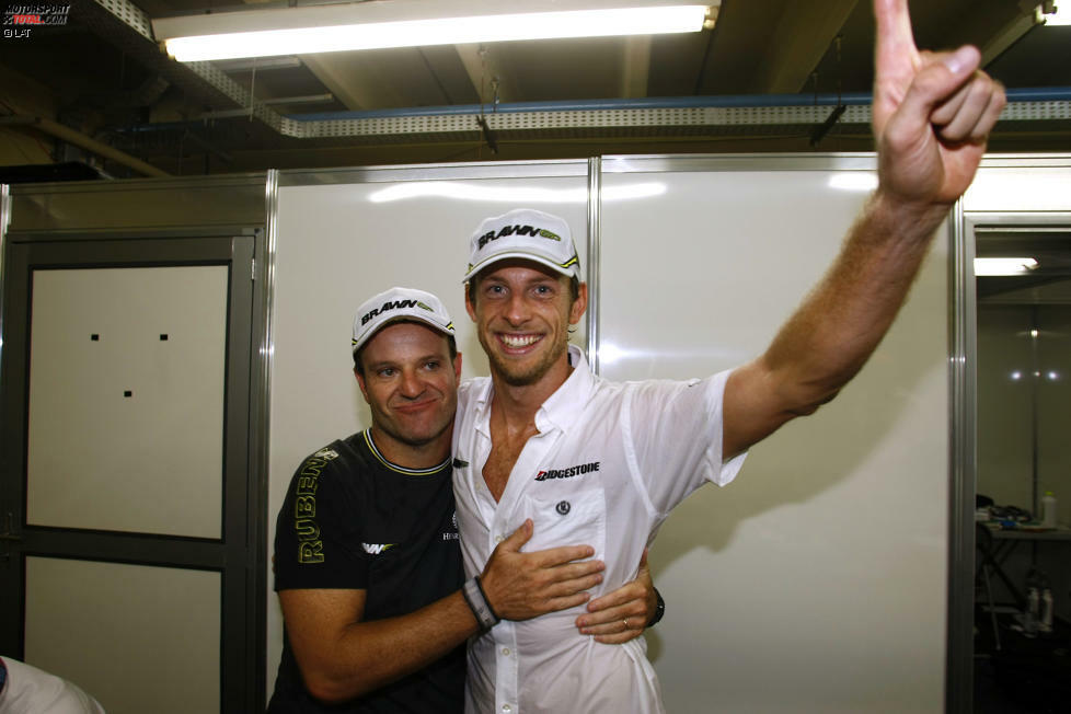 Jenson Button bestreitet diesmal sein 300. Rennen. Diese magische Marke haben vor ihm nur zwei Fahrer übertroffen: Michael Schumacher in Singapur 2012 und Rubens Barrichello in Japan 2010. Barrichello ist bis heute der Fahrer mit den meisten Rennteilnahmen, nämlich 322.