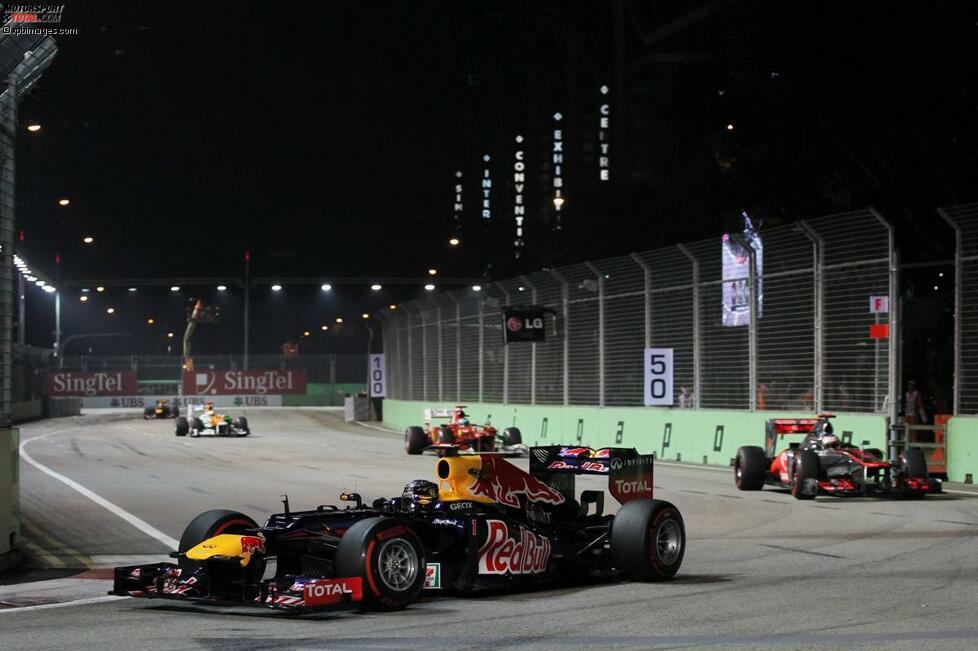 Sebastian Vettel ist mit vier Siegen der erfolgreichste Fahrer beim Grand Prix von Singapur. Dem viermaligen Weltmeister gelang mit Red Bull zwischen 2011 und 2013 ein Hattrick, ehe er mit Ferrari auch das Rennen im Vorjahr gewann. Er ist somit der bislang letzte Sieger des Rennens.