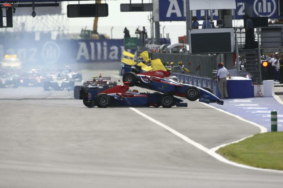 Unvergessen bleibt aber auch der Startcrash mit seinem österreichischen iSport-Teamkollege Andreas Zuber in Magny Cours, der auf ein Missverständnis zurückzuführen ist.