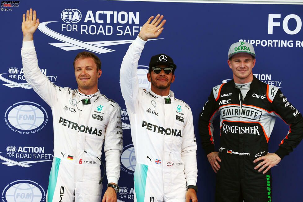 Nach Regen-Q3 sind die Top 3 happy: Hamilton als Polesetter sowieso. Rosberg, weil sein Auto mit Hilfe der Hamilton-Mechaniker rechtzeitig repariert werden konnte. Und Nico Hülkenberg, weil er den zweiten Startplatz (Rosberg-Strafe) in einer schwierigen Phase seiner Karriere bitter nötig hat. Sensationell auf P3 des Grids: Jenson Button.