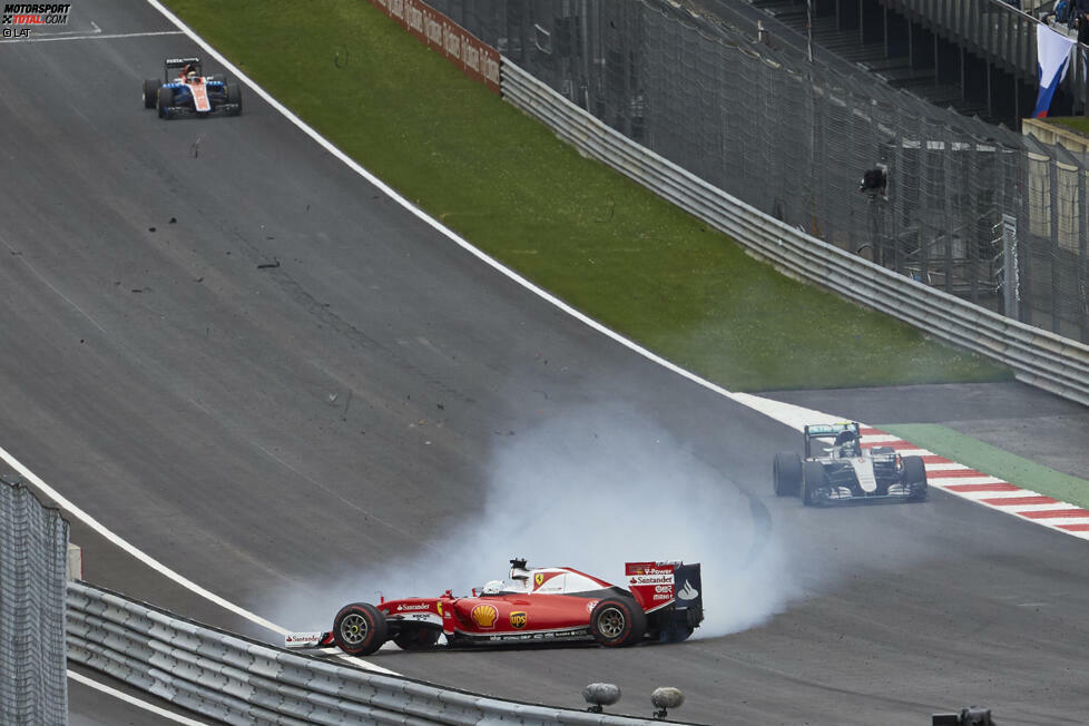 ... denn wenig später ist Vettels Geburtstags-Grand-Prix vorbei: Reifenplatzer bei Tempo 300, ohne jede Vorwarnung. Der Deutsche, tags zuvor noch happy über den deutschen Sieg gegen Italien im Euro-Elferkrimi, reist daraufhin schwer enttäuscht aus Spielberg ab.
