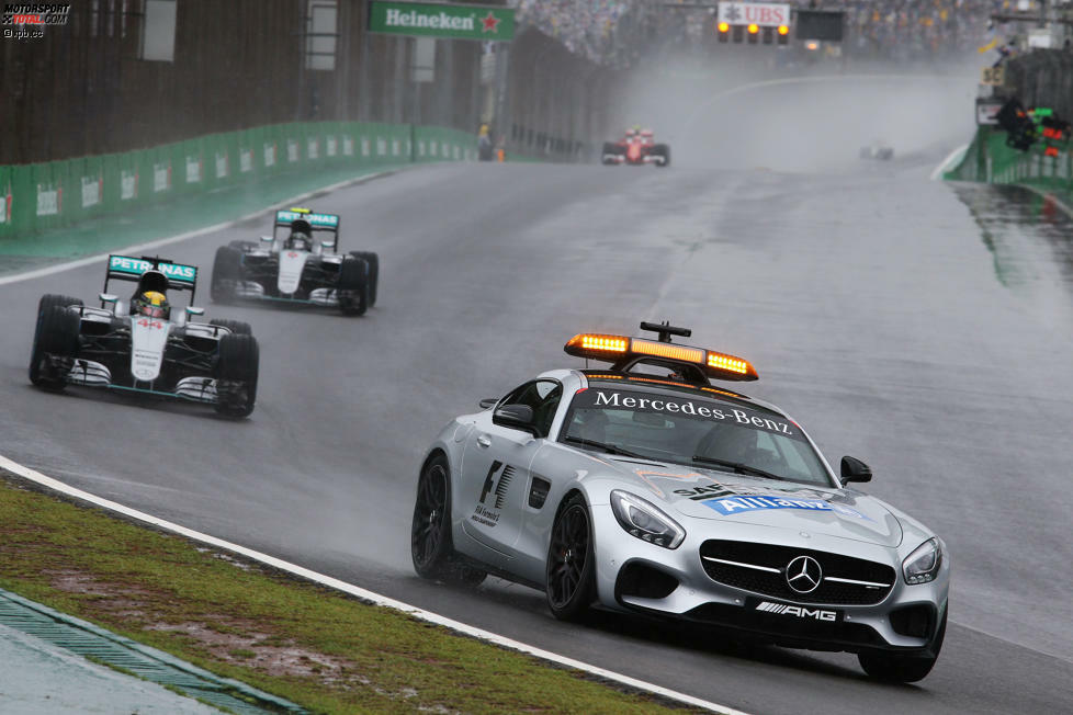 Sieben Runden lang rollt das Formel-1-Feld zunächst beschaulich hinter dem Safety-Car. Rosberg verschläft den 