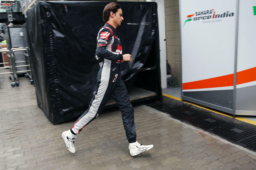 Nächstes Drama bei Haas: Esteban Gutierrez, frisch gefeuert, verkraftet nicht, dass ihn das Team wegen Verdachts auf einen Hybrid-Defekt aus dem Rennen nimmt. Fuchsteufelswild schleudert er seine Handschuhe auf die Werkzeugbank und gerät beinahe mit Technikchef Günther Steiner aneinander.