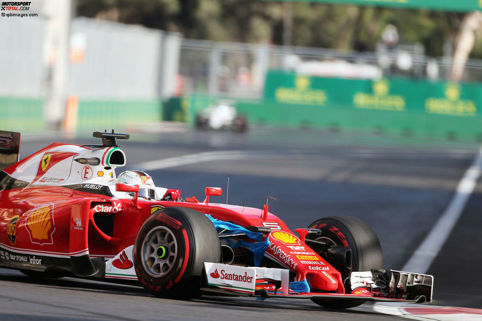Vettel schnappte sich Ricciardo in Runde sechs mit einem lockeren DRS-Überholmanöver und eroberte Rang zwei: Nur eine Rochade mit dem auf anderer Strategie fahrenden und bereitwillig den Weg freigebenden Räikkönen sorgte für Action. Und eine aufgesammelte Plastikplane. 