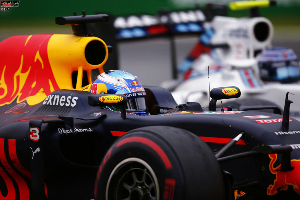 In einem ansonsten vor sich hin plätschernden Grand Prix sorgt Ricciardo für ein spannendes Finish, als er mit frischeren und weicheren Reifen Jagd auf Bottas macht und den Williams in Runde 47 von 53 tatsächlich packt. Der Überraschungsangriff in der Rettifilo ist das Manöver des Tages.