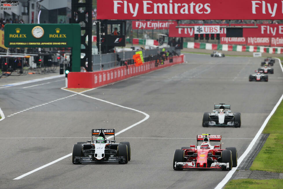 Drei Runden später greift sich Räikkönen etwas weiter hinten den zweiten Force India von Hülkenberg. Bei der Jagd auf Ricciardo schlittert er dann kurzzeitig in die Botanik, verliert knapp eine Sekunde. 