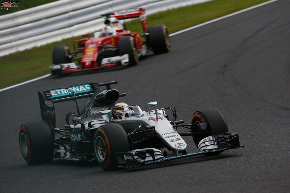 Als Rosberg und Verstappen an die Box kommen, übernimmt Vettel kurzzeitig die Führung. Hamilton wechselt in Runde 33 von Hard auf Hard, Vettel in Runde 34 von Hard auf Soft. Er kommt 1,8 Sekunden hinter dem Mercedes wieder auf die Strecke - und kann seinen anfänglichen Reifenvorteil nicht zum Überholen nutzen.