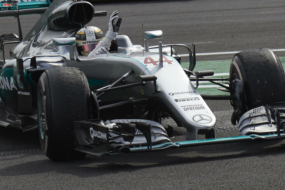 Indes fährt Hamilton den Sieg sicher nach Hause, mit gedrosselter Motorleistung, und gewinnt 8,4 Sekunden vor Rosberg. In der WM schmilzt sein Rückstand von 26 auf 19 Punkte. Aber: Wenn Rosberg in Sao Paulo gewinnt, ist er vorzeitig Champion.
