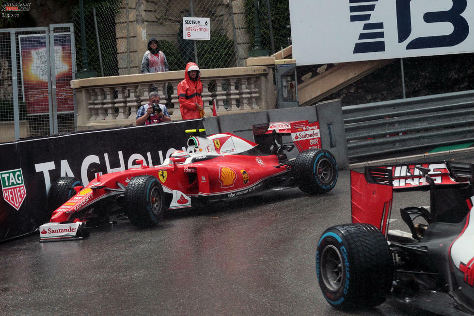 In der elften Runde ist für Kimi Räikkönen (an elfter Stelle liegend) Endstation. Wegen zu kalter Hinterreifen rutscht er in der Loews-Haarnadel wie ein Anfänger in die Leitplanken. Felipe Massa kann gerade noch abbremsen, Romain Grosjean wird eingekerkert und fällt weit zurück. Am Ende P13 für den Haas-Piloten.