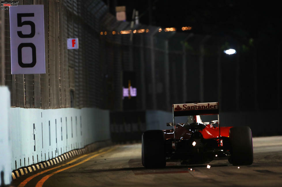 Mit vier Erfolgen ist Sebastian Vettel Rekordsieger in Singapur, eine gebrochene Radaufhängung kostet ihn jedoch das Qualifying: Aus schon in Q1! So nutzt er die Gelegenheit, gleich einen neuen Antrieb für den Rest der Saison in seinen Pool zu ziehen. Denn Letzter ist er sowieso schon.