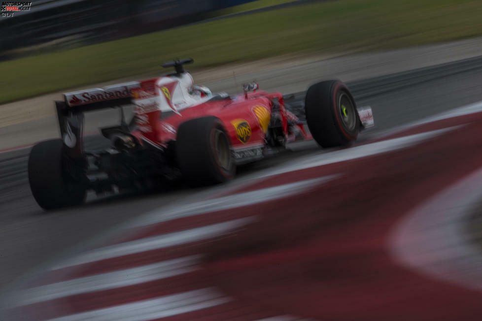 Kurios: Vettel kommt zwei Runden vor Schluss ohne jede Not noch einmal an die Box. Für einen Safety-Car-Poker ist es da längst zu spät, aber es reicht noch für die schnellste Runde im Rennen: 1:39.877 Minuten.
