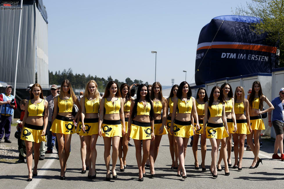 Auch 2016 haben diese Damen den DTM-Piloten wieder einmal teilweise die Show gestohlen! Wir blicken in unserer Fotostrecke auf die heißesten Gridgirls des Jahres.