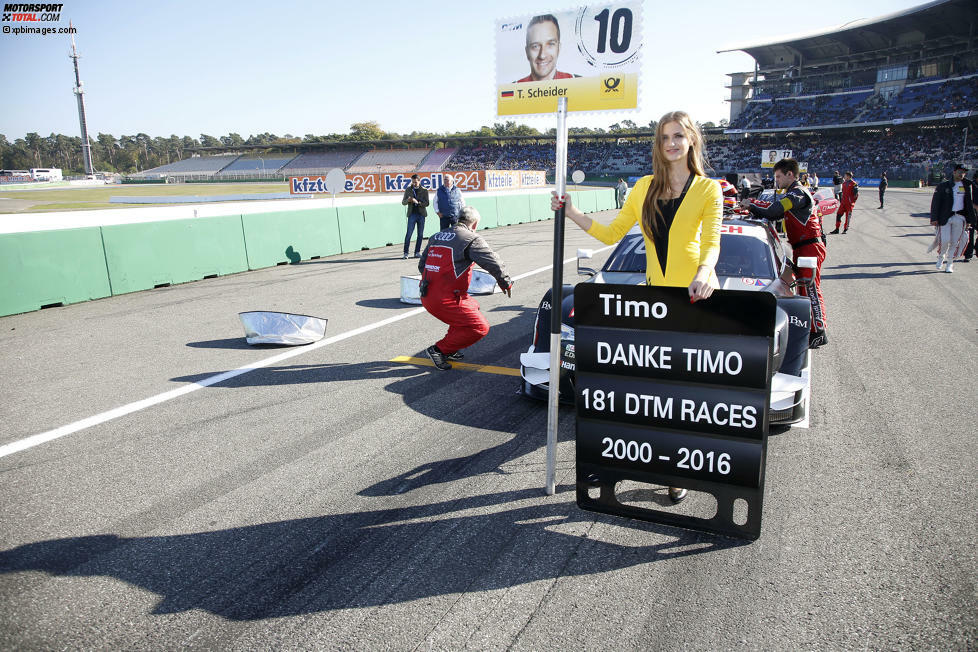 ...und diese Lady hatte die Ehre, Timo Scheider aus der DTM zu verabschieden.