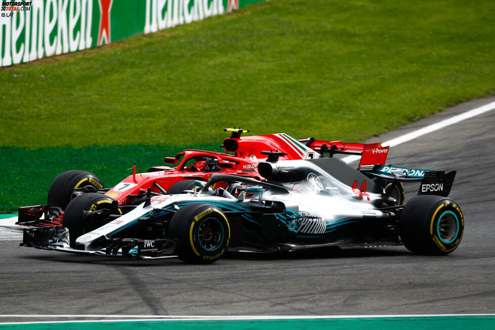 In Runde 1 schnappt er sich Vettel, der sich im Zweikampf zu allem Überfluss auch noch dreht und am Ende nur Vierter wird. Später ringt er auch Räikkönen nieder und feierte ausgerechnet im Ferrari-Land einen entscheidenden Sieg. Ferrari erholt sich auch dieses Mal nicht mehr, während Hamilton sechs der letzten acht Saisonrennen gewinnt.