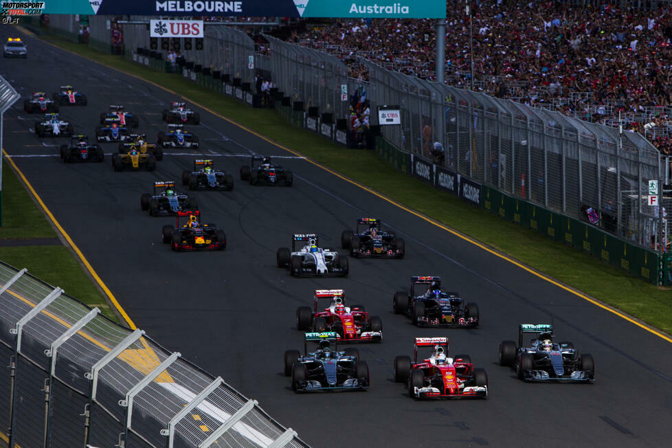 Australien: Den Start in Melbourne verhauen die Silberpfeile, doch weil Ferrari bei der roten Flagge für Alonsos Horrorunfall einen strategischen Fehler macht, kann Mercedes einen souveränen Doppelerfolg einfahren. Saisonübergreifend gewinnt Rosberg das vierte Rennen in Serie. WM-Stand nach einem von 21 Rennen: Rosberg 25 - Hamilton 18.