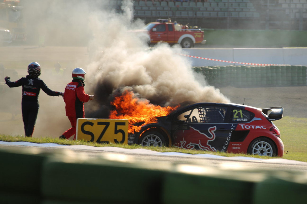 Das Feuer-Drama um Timmy Hansen in Hockenheim: Erst geht sein Peugeot in Flammen auf, dann gewinnt er den Heat