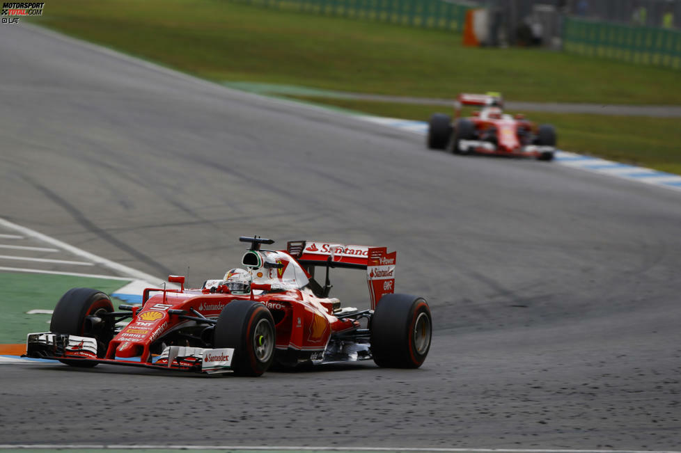 Ferrari ist in Hockenheim dritte Kraft, aber nicht mehr. Bei Räikkönen dauert ein Boxenstopp zu lang, Vettel versteht nicht, warum ihn das Team früh zum dritten Reifenwechsel reinholen will: 