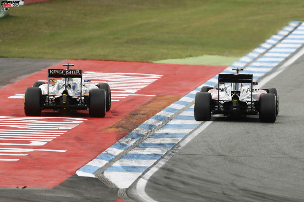 Buttons McLaren-Teamkollege Fernando Alonso verliert Platz zehn im Finish noch an Sergio Perez, weil er beim Zurückrunden gegen einen Red Bull fair zurücksteckt, sich dabei verbremst und ihm dann in der Spitzkehre der Schwung fehlt. In der letzten Runde muss er auch Gutierrez durchlassen und wird Zwölfter.