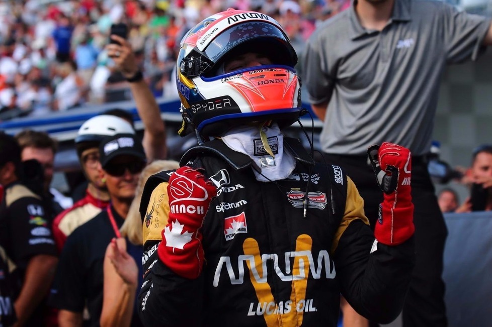 James Hinchcliffe holte sich ein Jahr nach seinem schweren Unfall die Pole Position beim Indy 500: Die Feier in Bildern